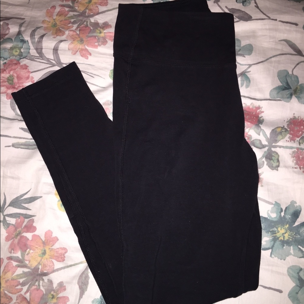 Black athletic leggings